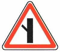 Знак 2.3.5 Примыкание второстепенной дороги